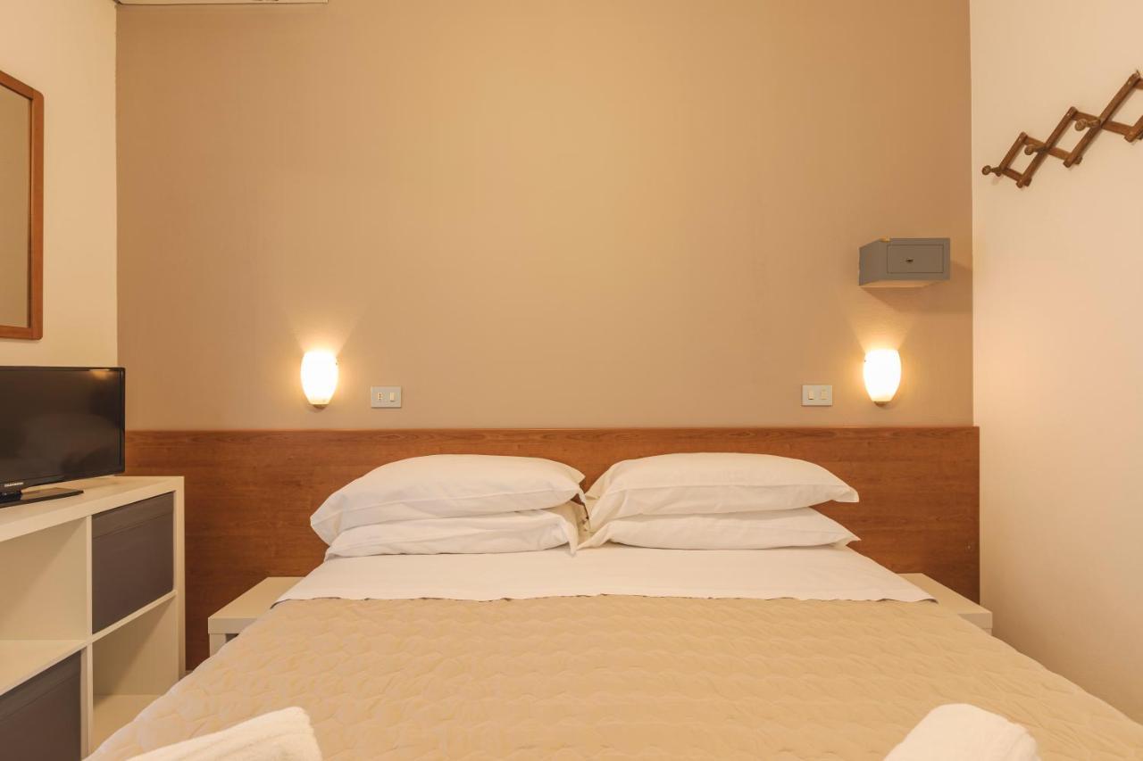 Clift Hotel 2*