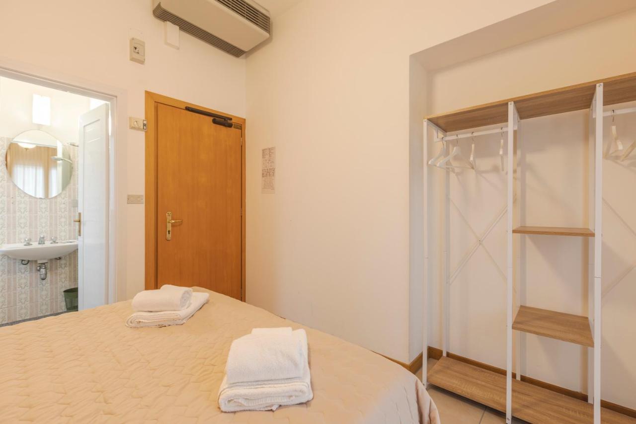 Clift Hotel 2*