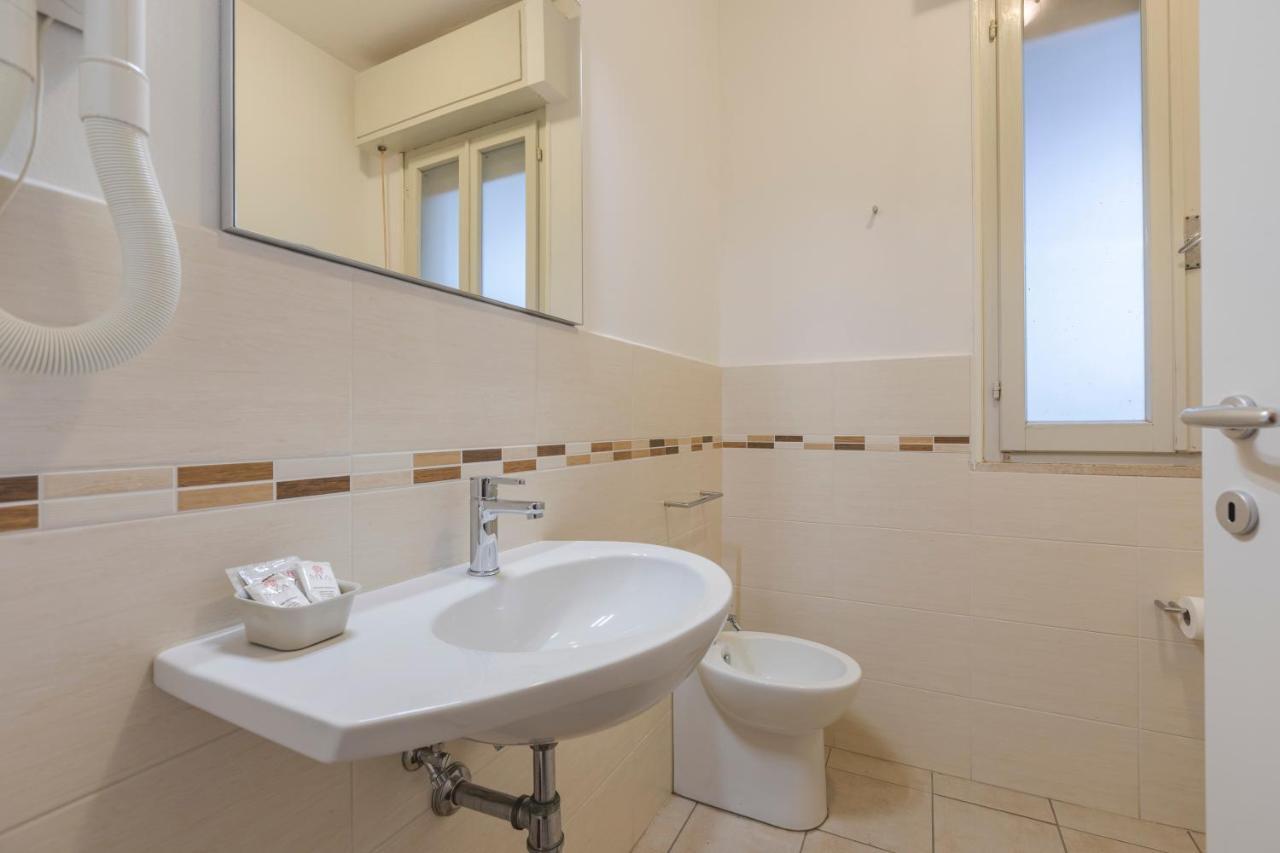 Clift Hotel 2*